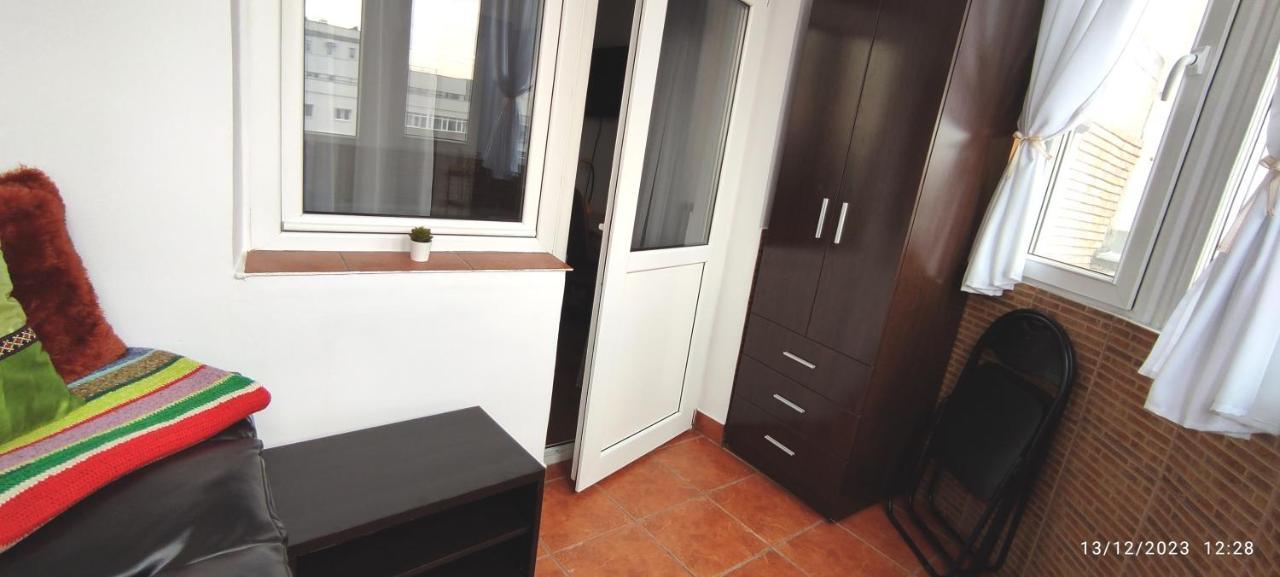 Platinum Apartment - Apartament Cu 3 Camere, 2 Dormitoare, 2 Bai, Bucatarie Complet Utilata, 2 Balcoane Bukarest Exterior foto