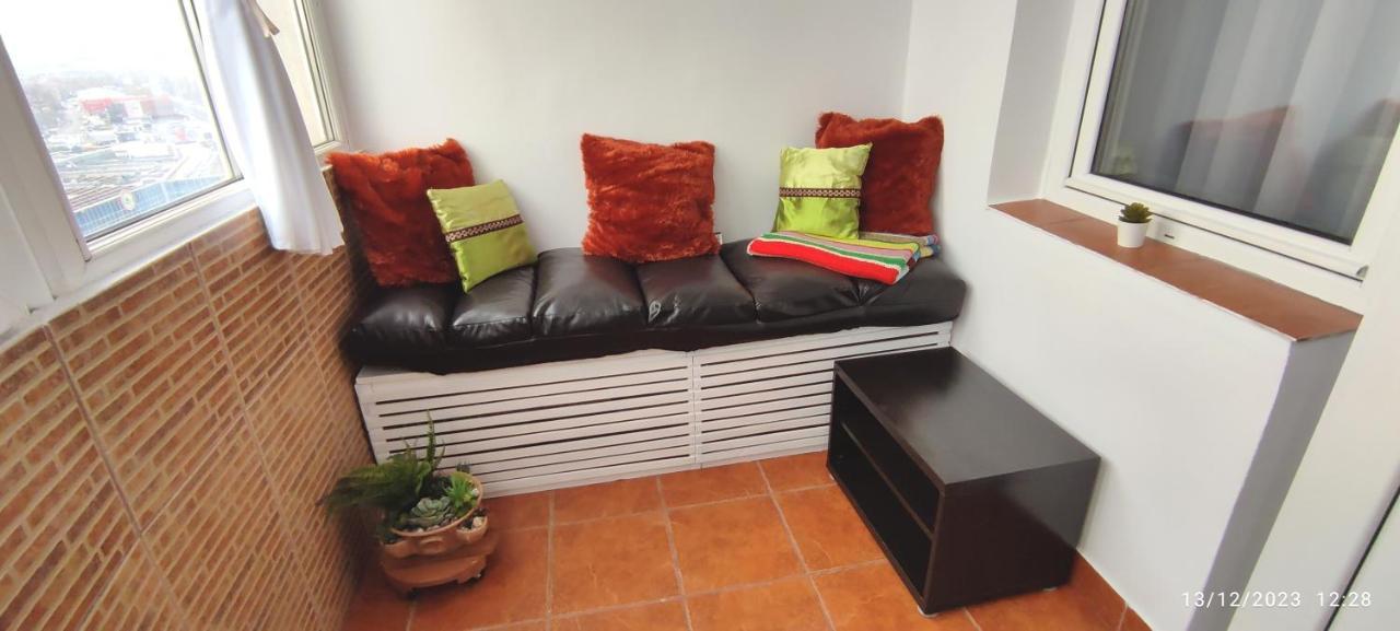 Platinum Apartment - Apartament Cu 3 Camere, 2 Dormitoare, 2 Bai, Bucatarie Complet Utilata, 2 Balcoane Bukarest Exterior foto
