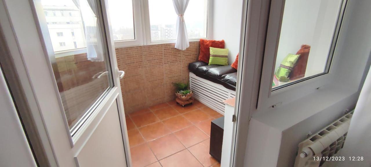 Platinum Apartment - Apartament Cu 3 Camere, 2 Dormitoare, 2 Bai, Bucatarie Complet Utilata, 2 Balcoane Bukarest Exterior foto