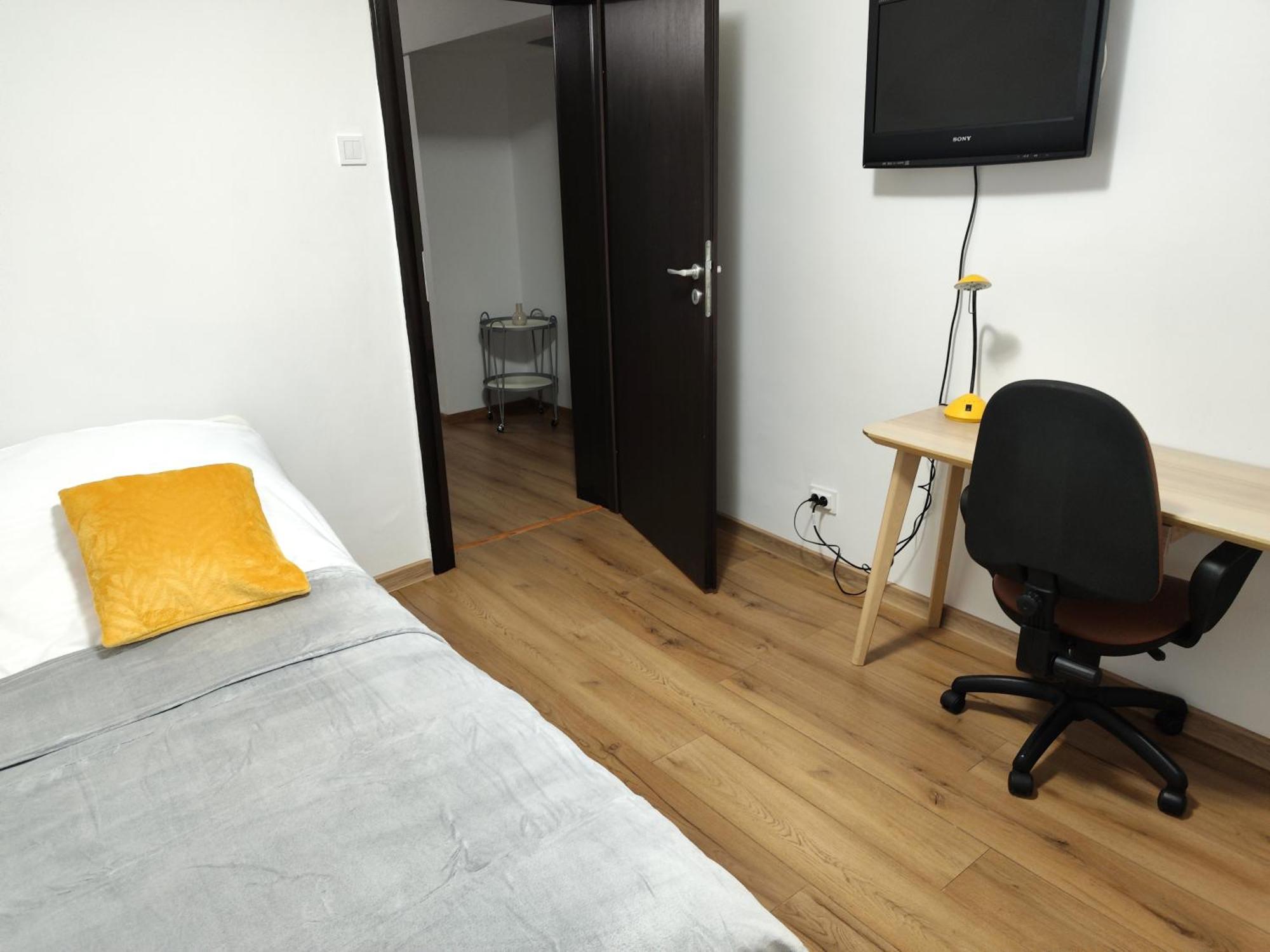 Platinum Apartment - Apartament Cu 3 Camere, 2 Dormitoare, 2 Bai, Bucatarie Complet Utilata, 2 Balcoane Bukarest Exterior foto