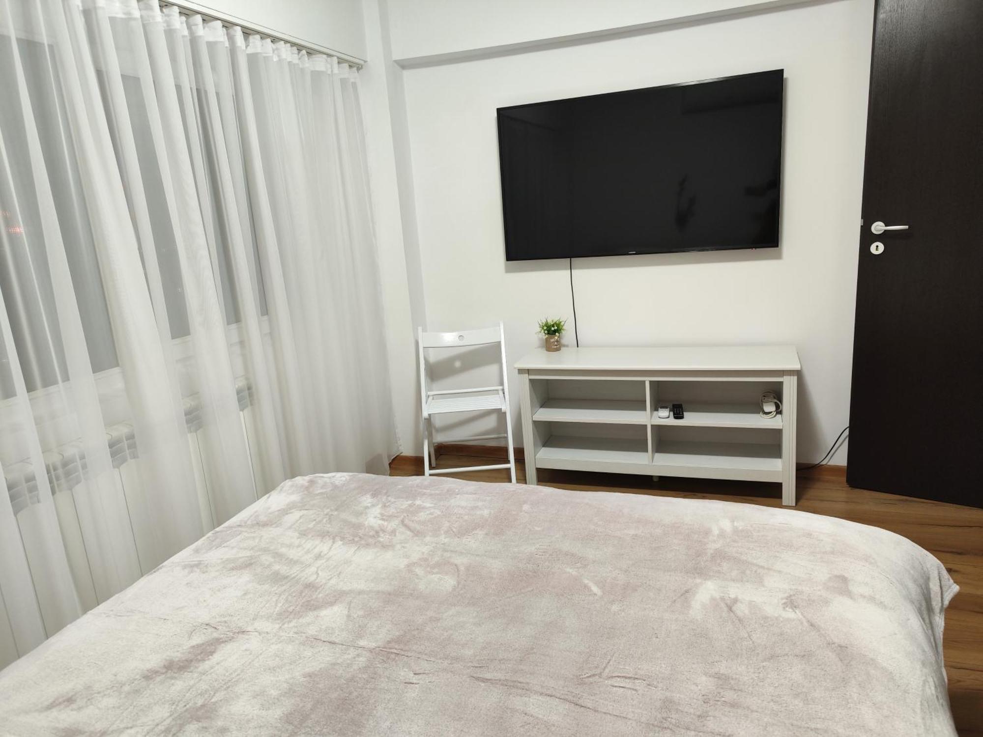 Platinum Apartment - Apartament Cu 3 Camere, 2 Dormitoare, 2 Bai, Bucatarie Complet Utilata, 2 Balcoane Bukarest Exterior foto