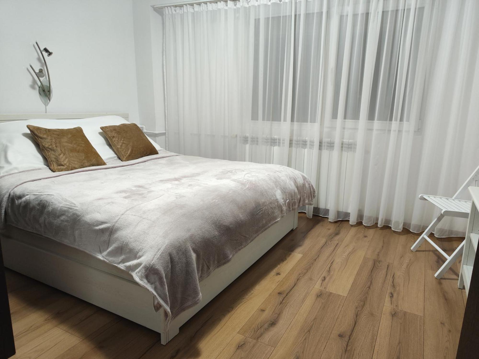 Platinum Apartment - Apartament Cu 3 Camere, 2 Dormitoare, 2 Bai, Bucatarie Complet Utilata, 2 Balcoane Bukarest Exterior foto