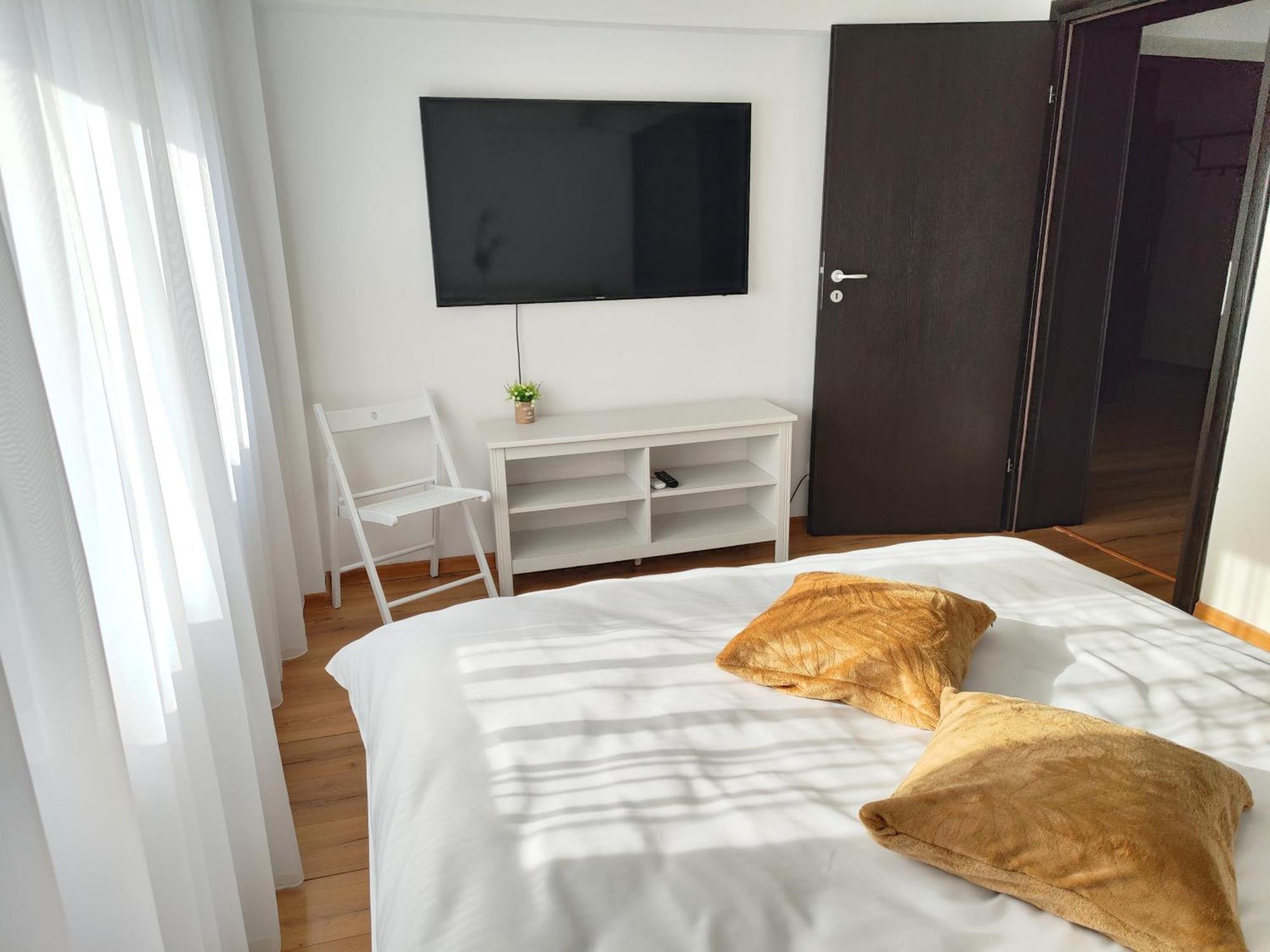 Platinum Apartment - Apartament Cu 3 Camere, 2 Dormitoare, 2 Bai, Bucatarie Complet Utilata, 2 Balcoane Bukarest Exterior foto